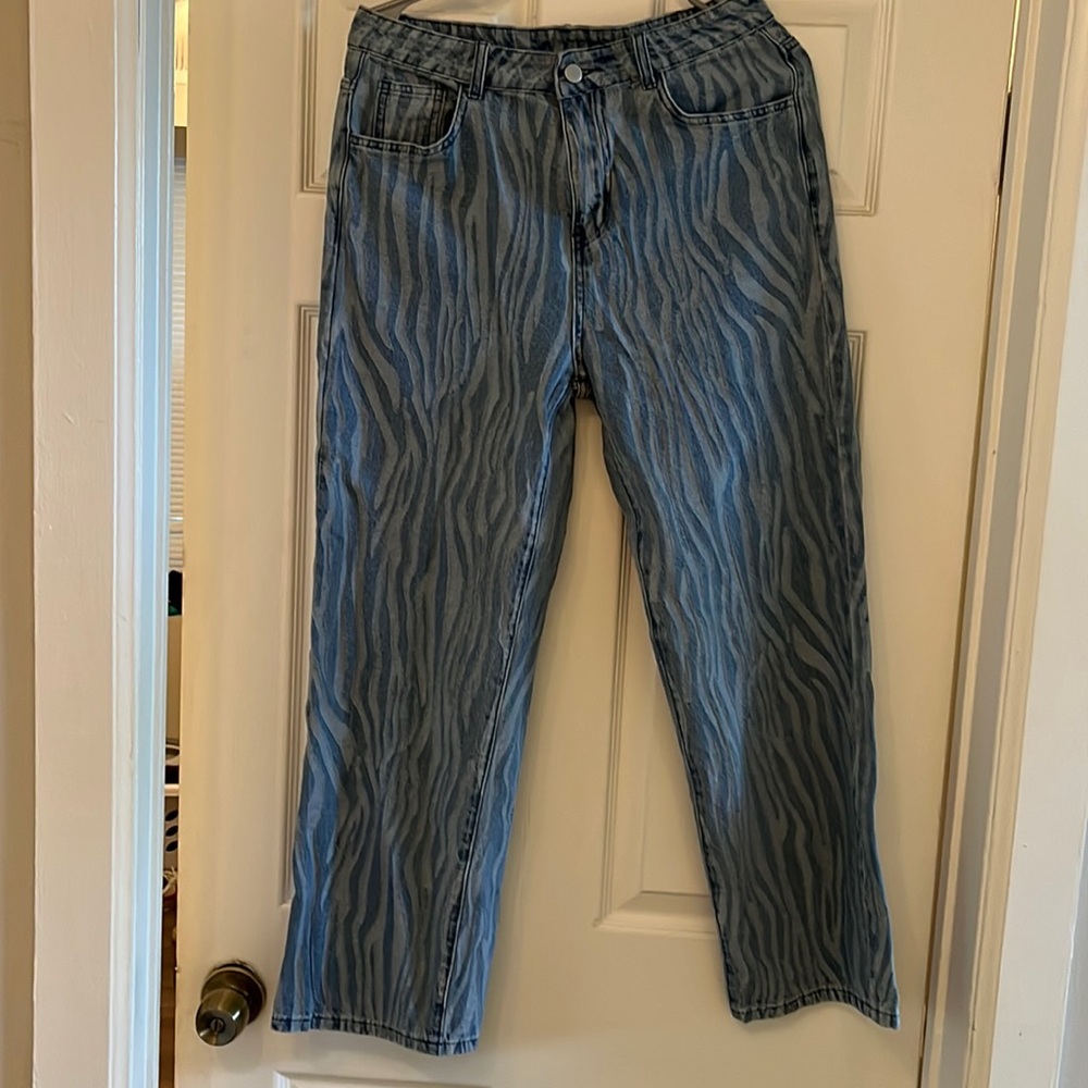 NWOT zebra denim jeans / straight leg / lose fit